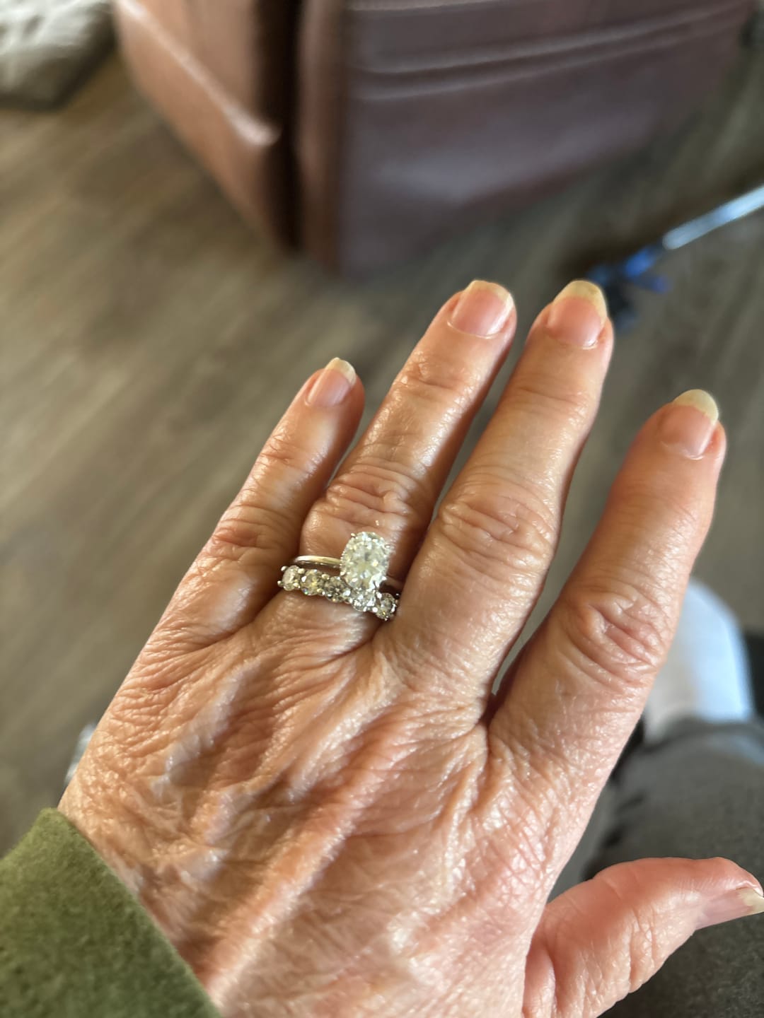 Customer photo review of Rodiffy Hidden Halo Moissanite 2.0Ct~5.5Ct Oval Cut Promise Ring For Women