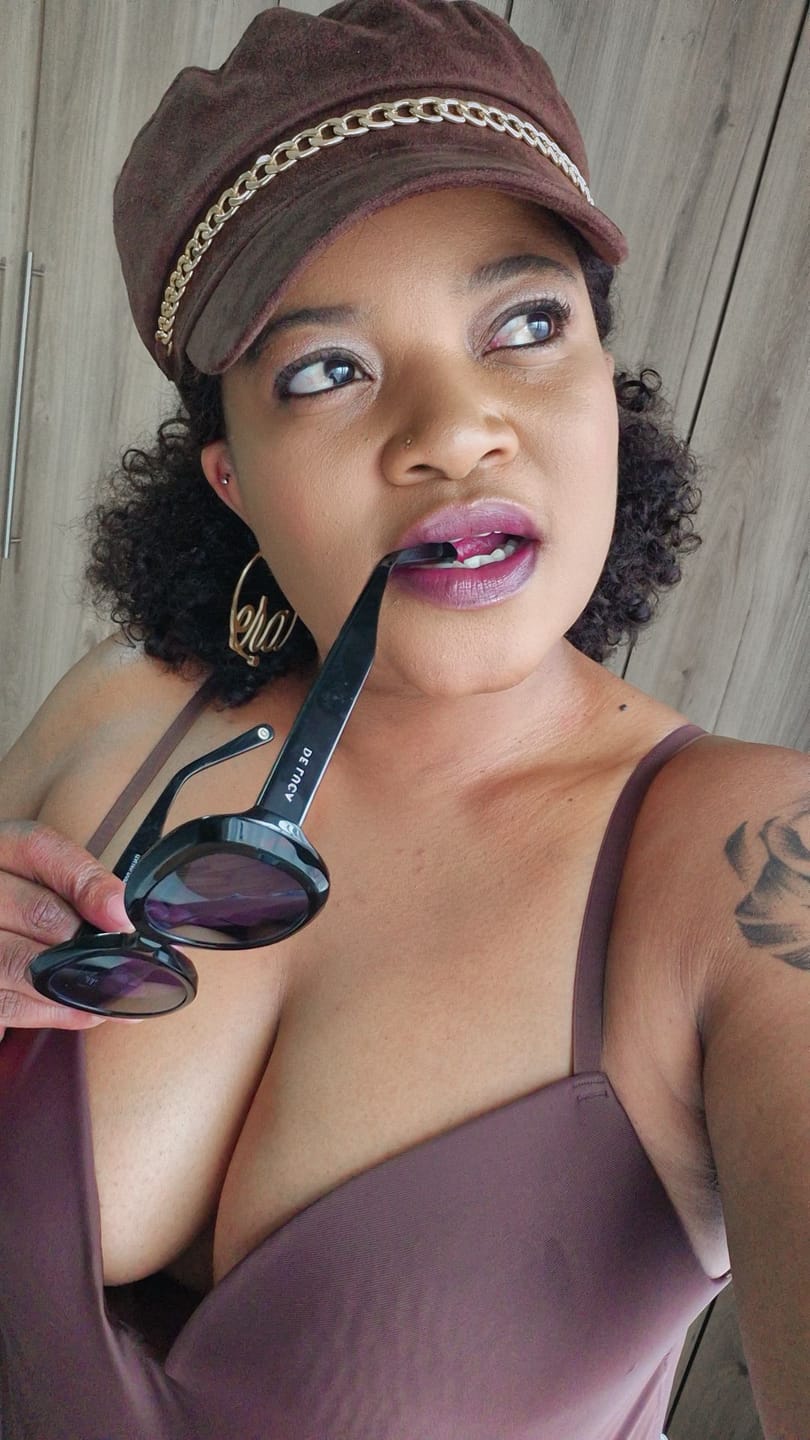 Customer photo review of Gold Era Logo Hoops