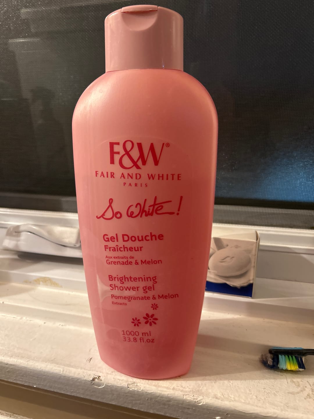 Customer photo review of Fair And White So White Brightening Shower Gel 1000ml / 33.8 fl oz