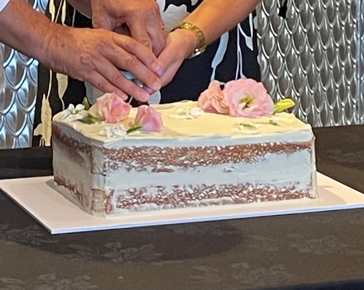 Customer photo review of floral sheet cake