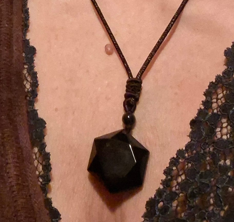 Customer photo review of Pendentif "Étoile" en Obsidienne Noire
