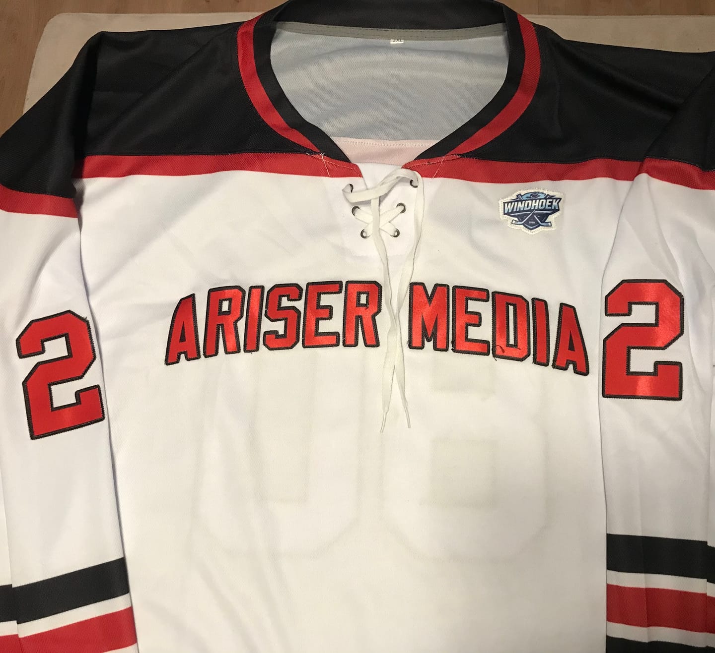 Customer photo review of Maßgeschneidertes Professionelles Weiß Rot Eishockeytrikot