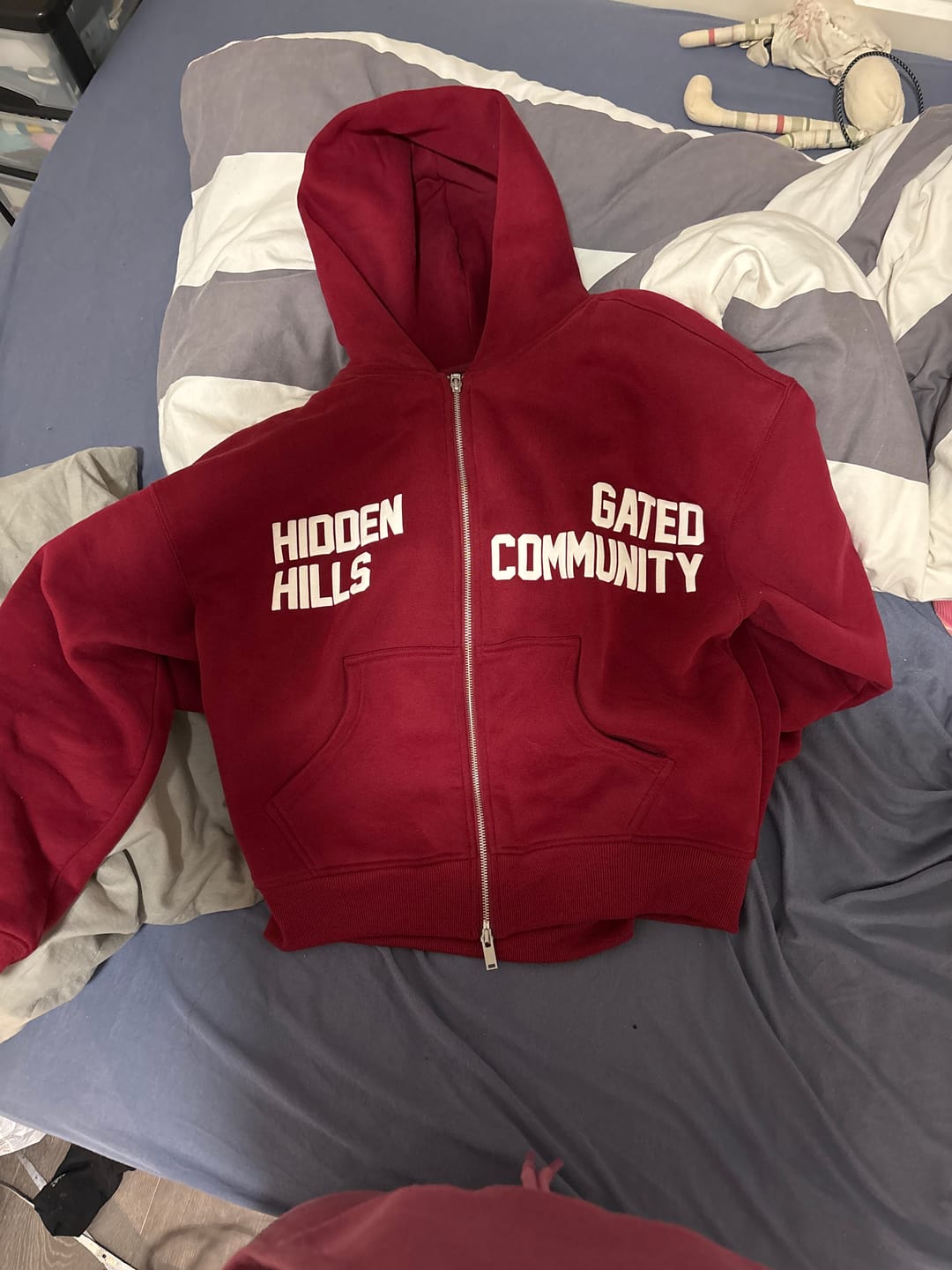Customer photo review of GATED COMMUNITY ZIP HOODIE BURGUNDY