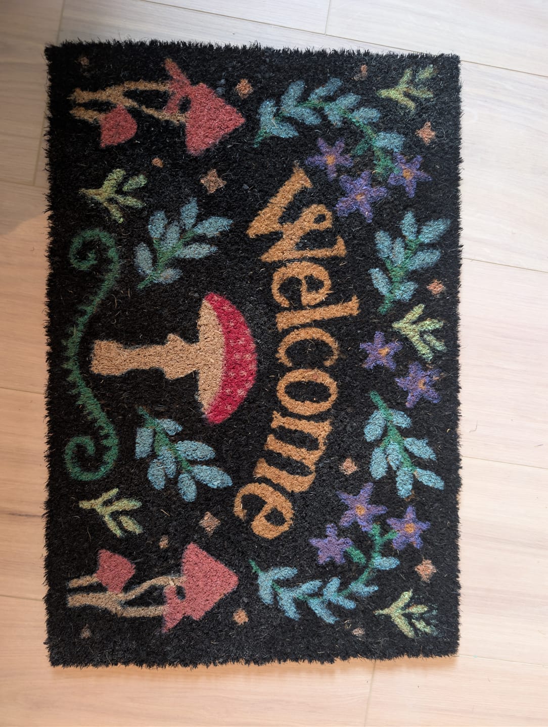 Customer photo review of Witchy Pilz-Fußmatte „Welcome“ – schwarzes Waldmotiv für deinen Eingang
