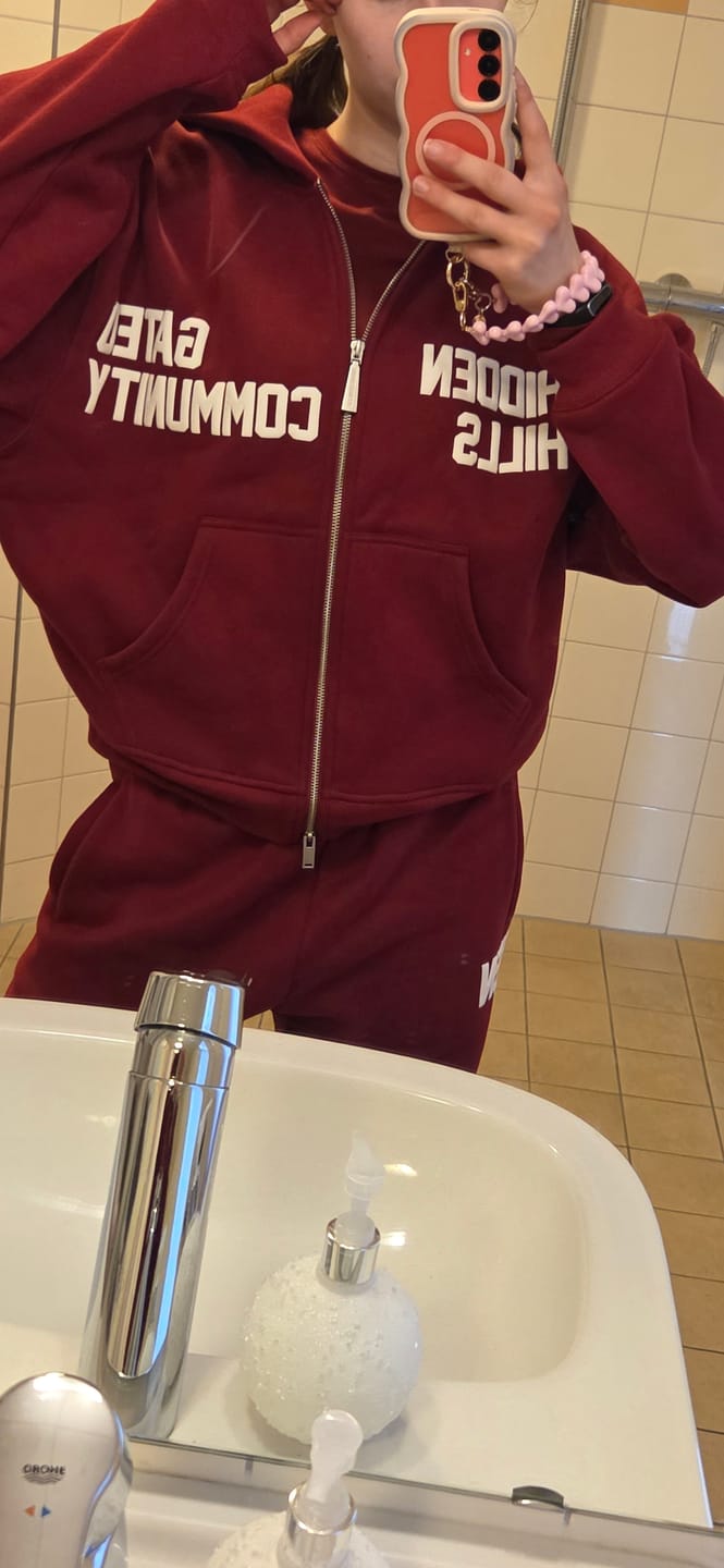 Customer photo review of GATED COMMUNITY ZIP HOODIE BURGUNDY