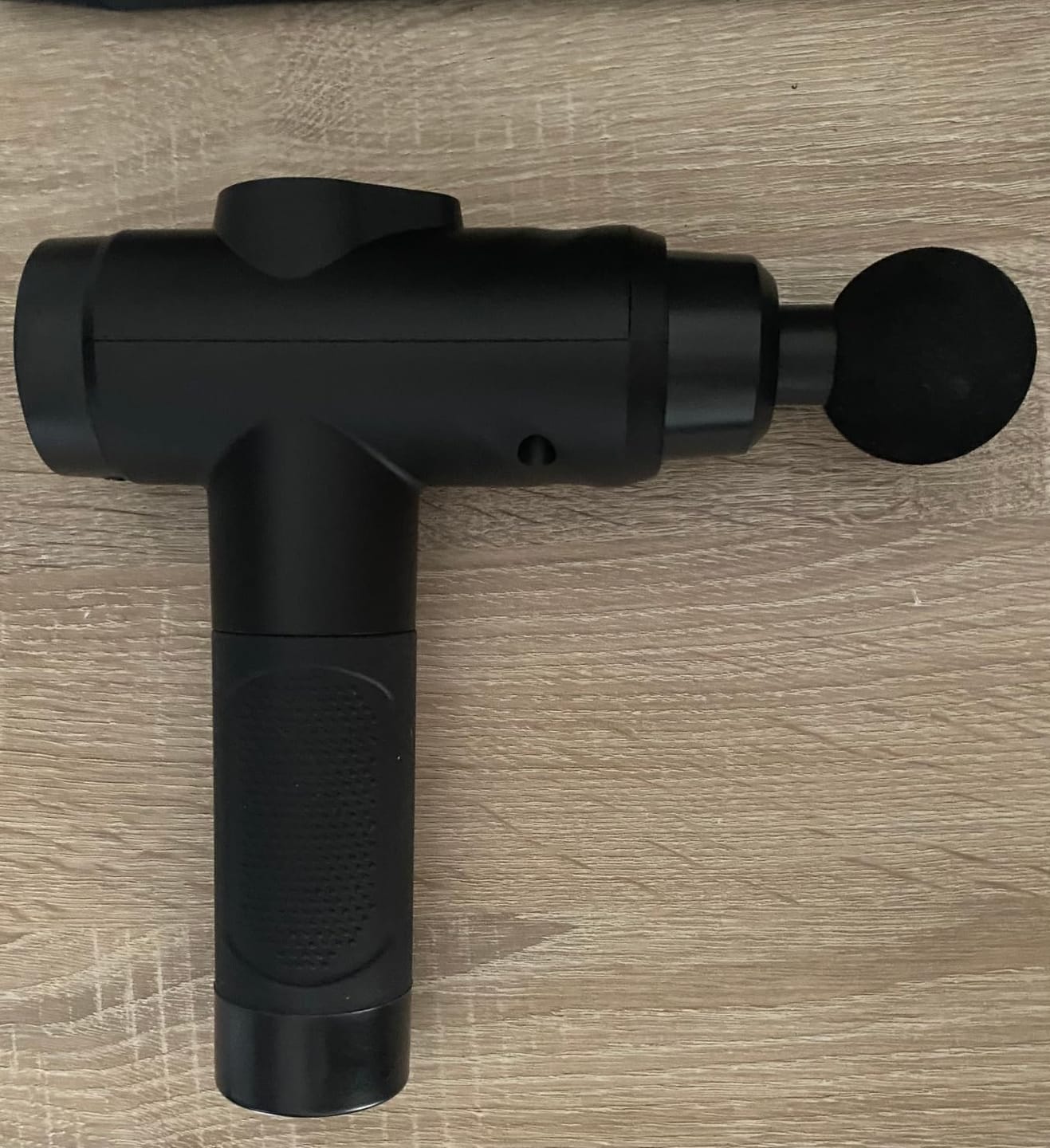 Customer photo review of Massagepistole mit 30 Geschwindigkeiten / Massage Gun für tiefe Muskelmassage mit bis zu 3600 Impulsen/min / 10 Aufsätze für Nacken, Rücken & Körper / Mit LCD-Touchscreen