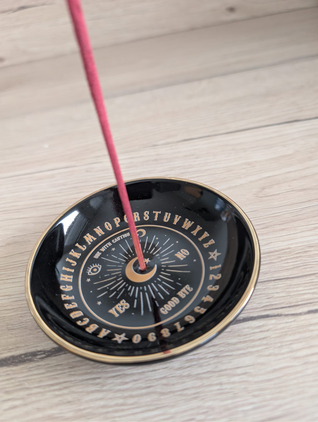 Customer photo review of Räucherstäbchenhalter „Talking Board“ – Mystische Räucherschale mit Ouija-Design