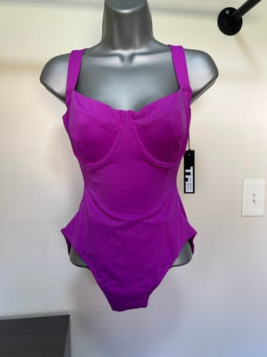 Customer photo review of Women's TA3 NWT/NWOT Swimwear Returns