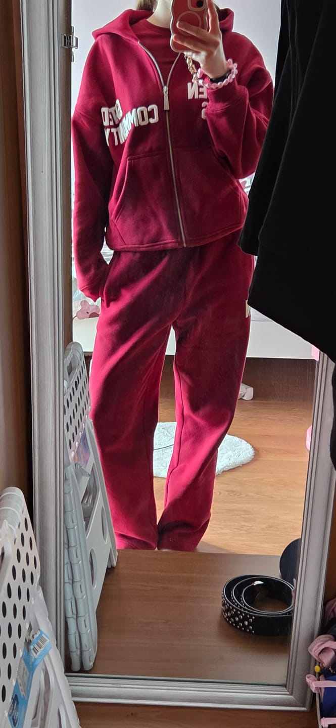 Customer photo review of GATED COMMUNITY STRAIGHT LEG SWEATPANTS BURGUNDY