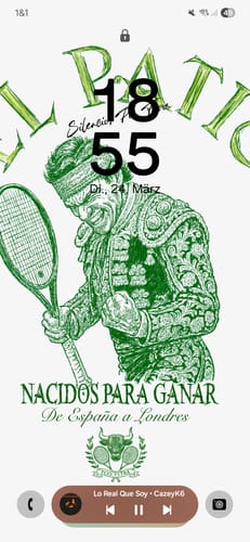 Customer showing the LA SIESTA WALLPAPER on a phone lock screen, featuring a green illustration of a triumphant tennis player.
