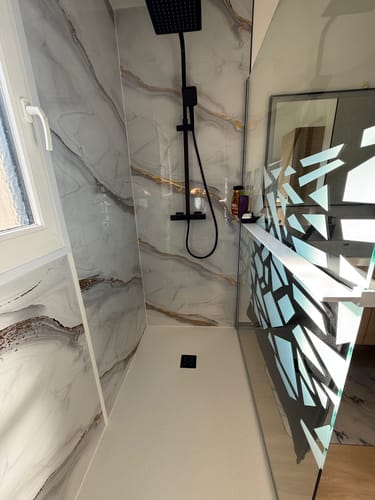 Customer photo review of Panneau Mural PVC Effet Marbre Doré – Étanche et facile à poser