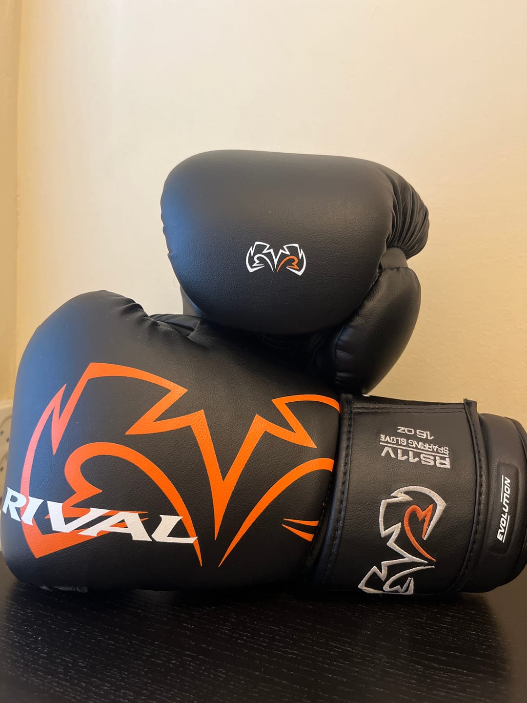 Customer photo review of Bokshandschoenen Rival Evolution RS11V Sparring Black