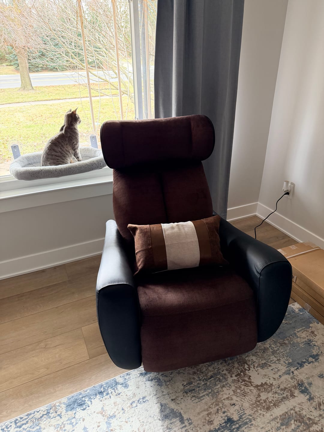 Customer photo review of Single Power Zero Gravity Recliner Chair – Black-Brown