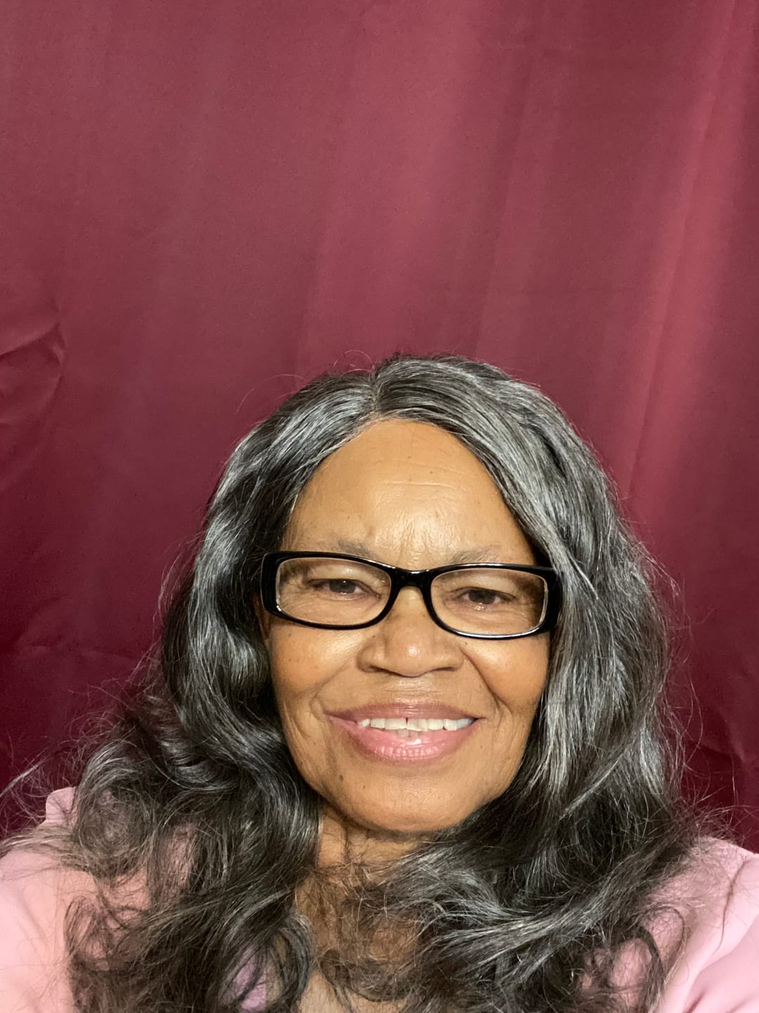 Customer photo review of Luvwin 5x5 Closure Layered Wave Kinky Straight Salt & Pepper Side Parting Glueless Wig