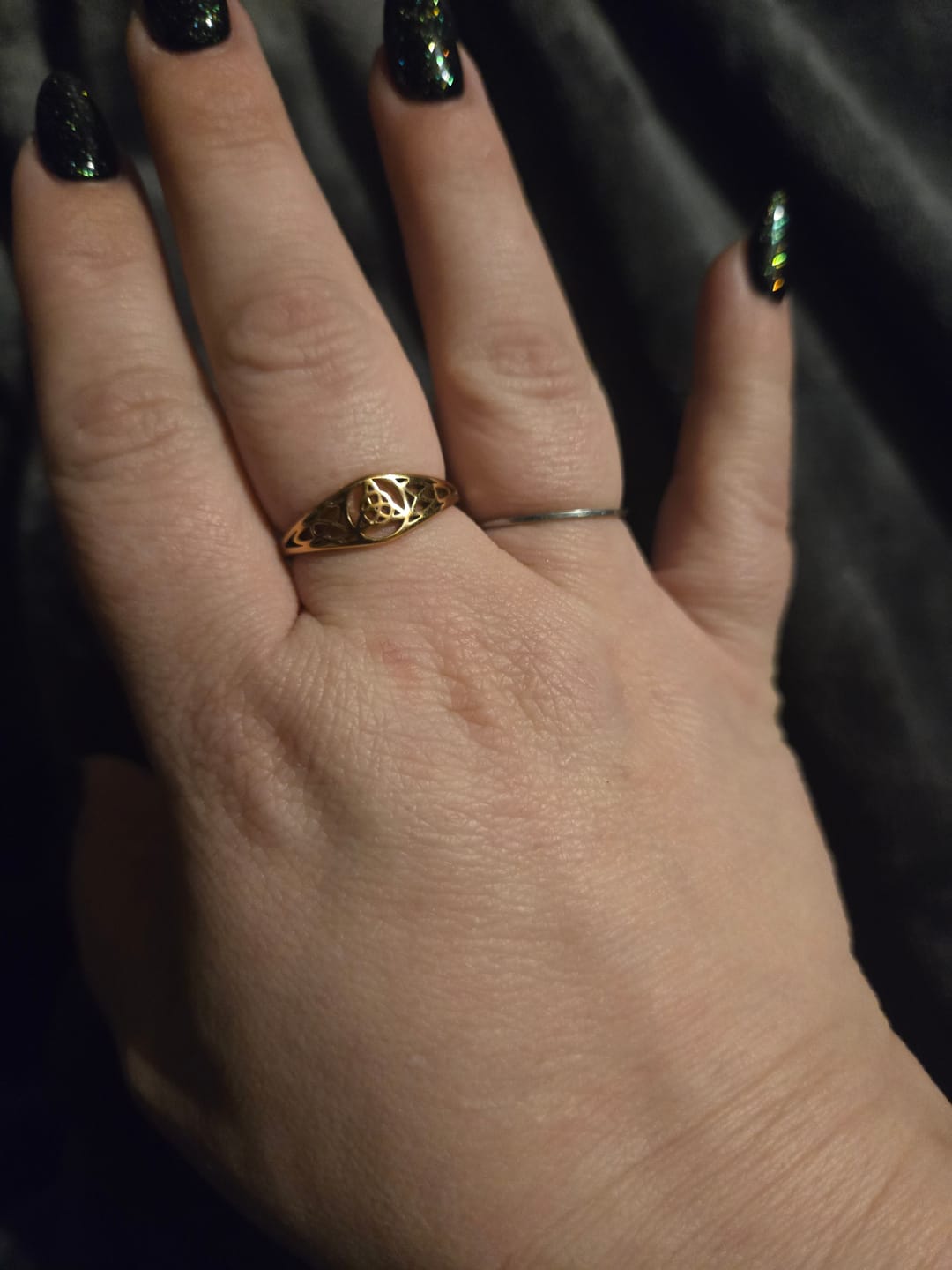 Customer photo review of Titanium Steel Celtic Knot Hollow Ring (Retro Ethnic Style)