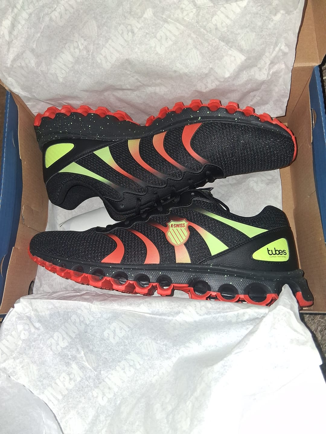 Customer photo review of 07112-064-M | TUBES 200 | BLACK/SHARP GREEN/MANDARIN RED