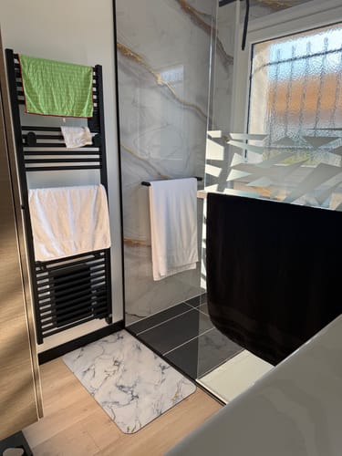 Customer photo review of Panneau Mural PVC Effet Marbre Doré – Étanche et facile à poser