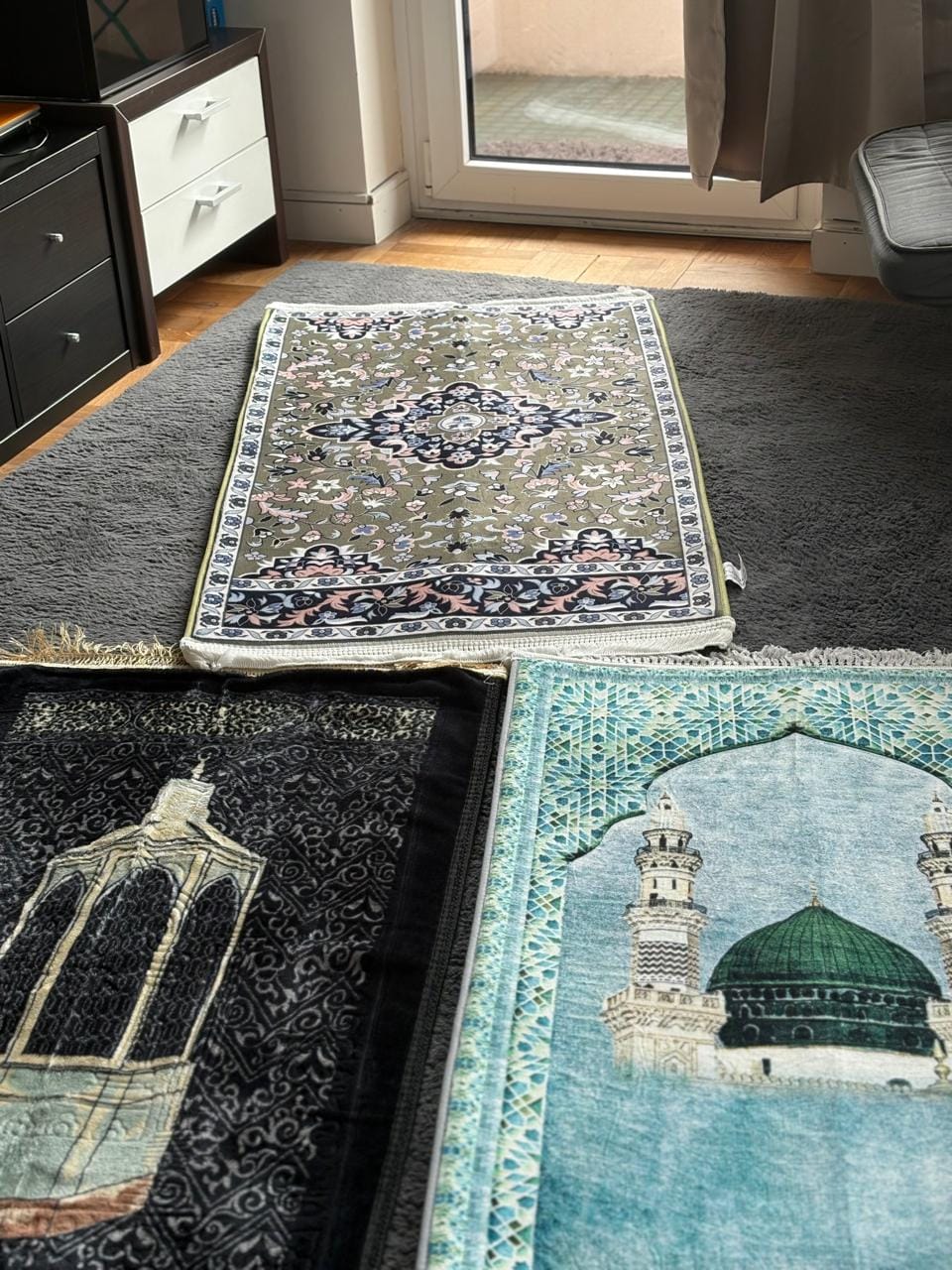 Customer photo review of Masjid-e-Nabawi Mosque Padded Prayer Mat