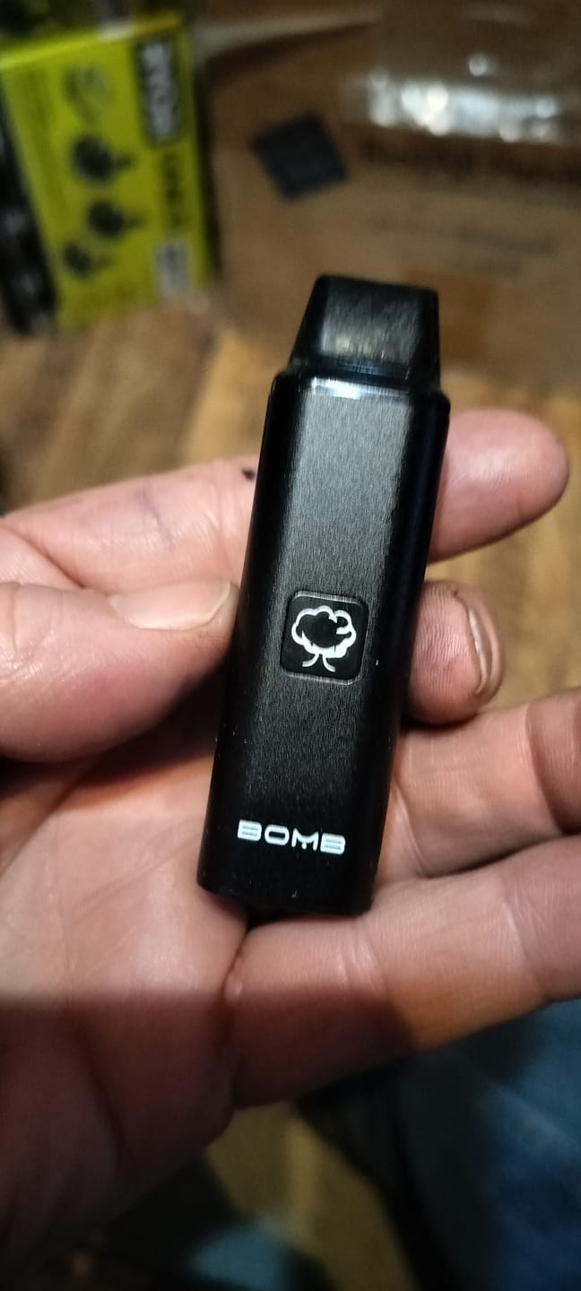 Customer photo review of BOMB EXTRACTS (D8 + LIVE RESIN) DISPOSABLE VAPE 2.5G JACK HERER - SATIVA