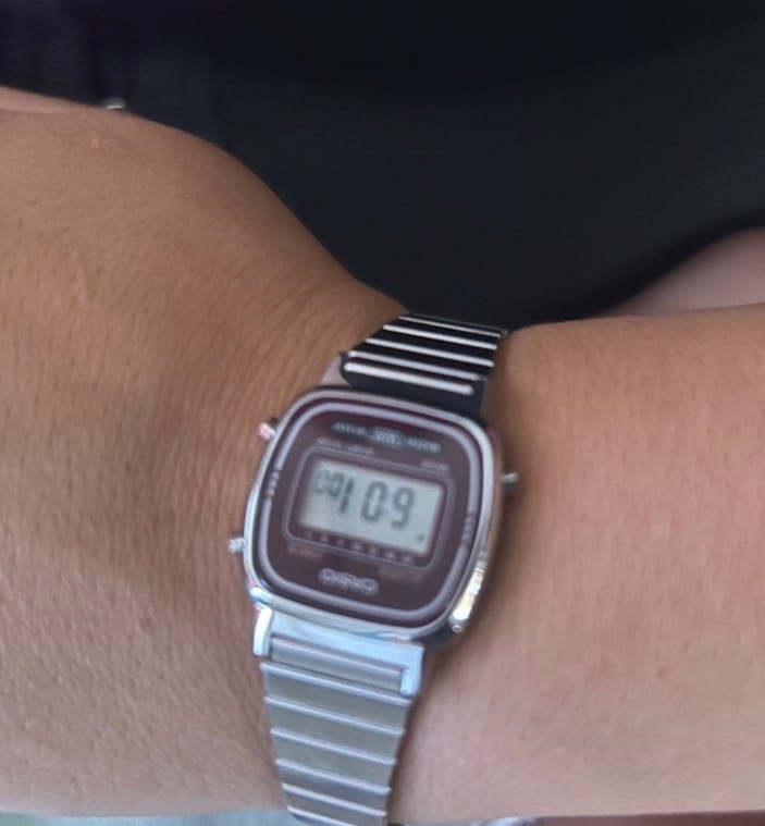 Customer photo review of Reloj Casio Vintage LA670WA-4DF Plateado Granate