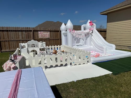 Customer photo review of Area 10ft x 10ft Plastic Gate and Fences