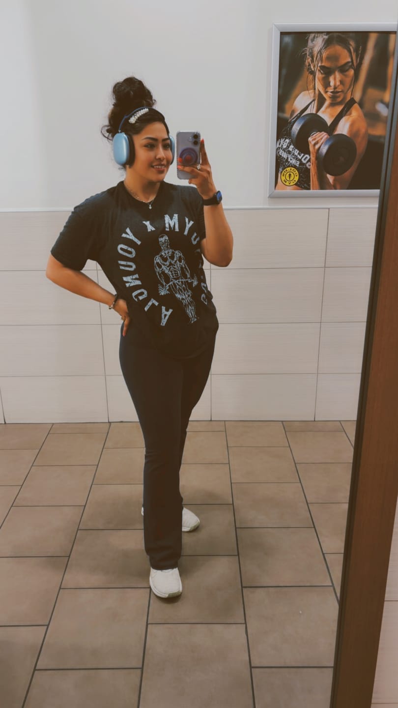 Customer photo review of 4206 - Gold's Gym Heather Tees