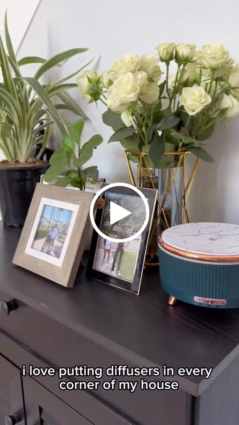 Customer video review of The Olfactory Library: 32pcs Fragrance Discovery Set