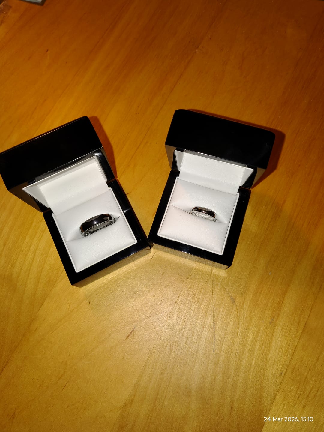 Customer photo review of White Gold 4mm Wonder Ring