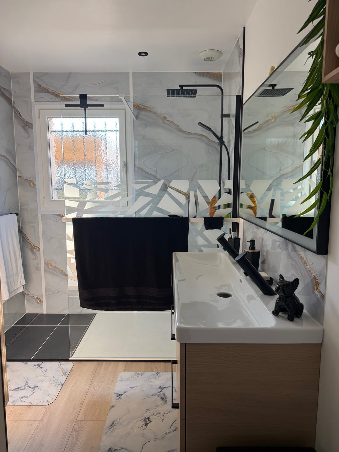 Customer photo review of Panneau Mural PVC Effet Marbre Doré – Étanche et facile à poser