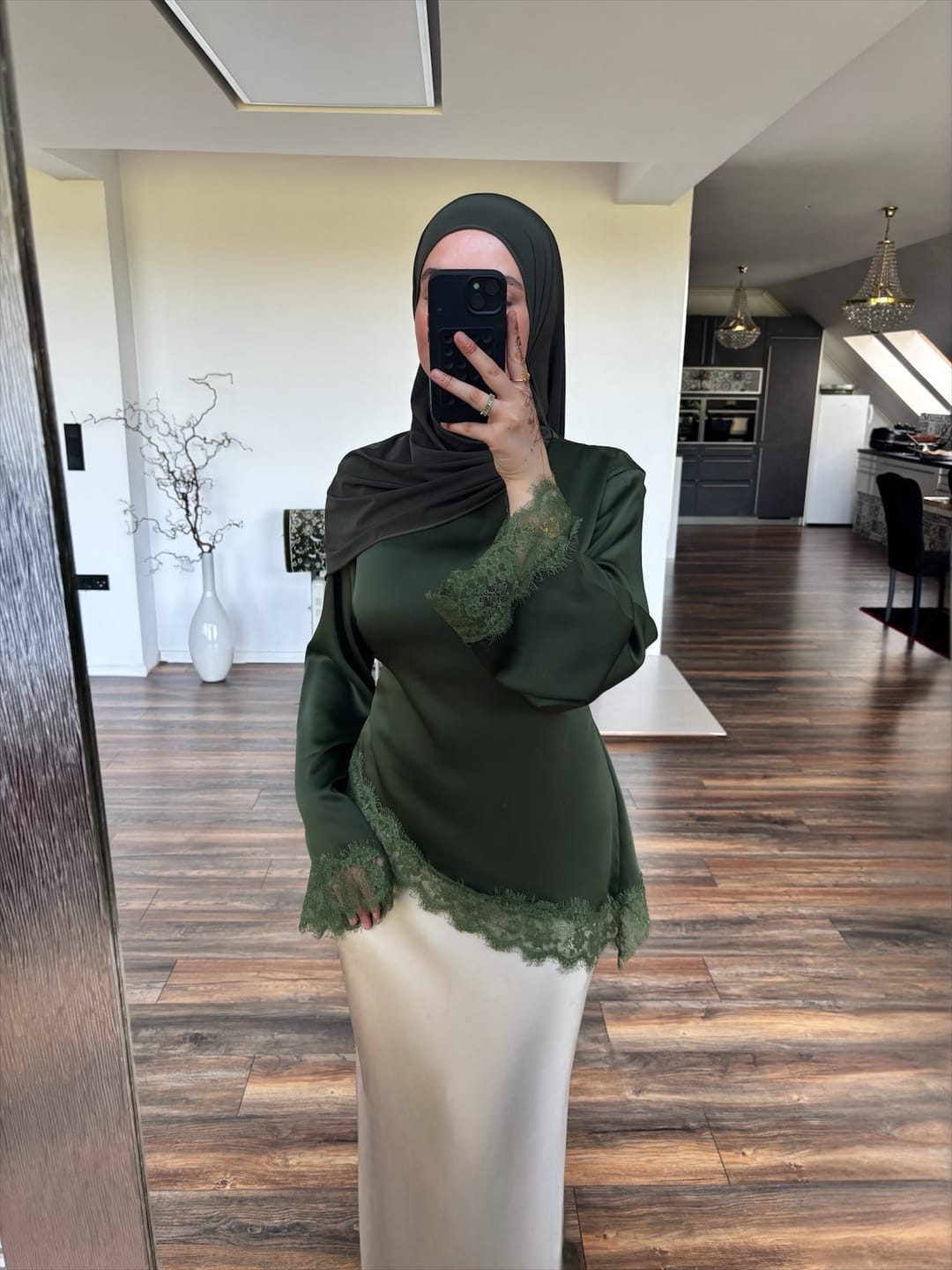 Customer photo review of Satin Oberteil mit Spitze