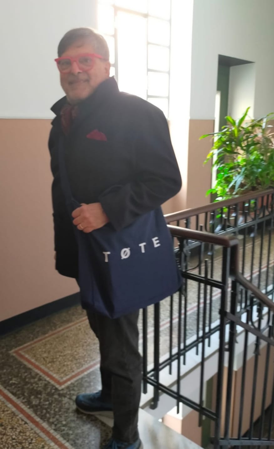 Customer photo review of Navy Blue TØTE Bag