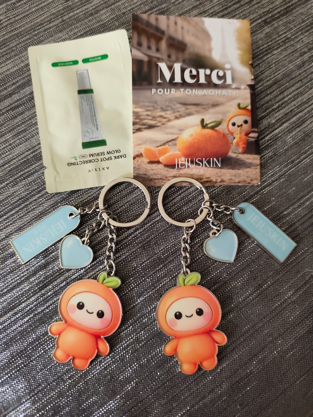 Customer photo review of Porte clé exclusif du pop-up store Jejuskin