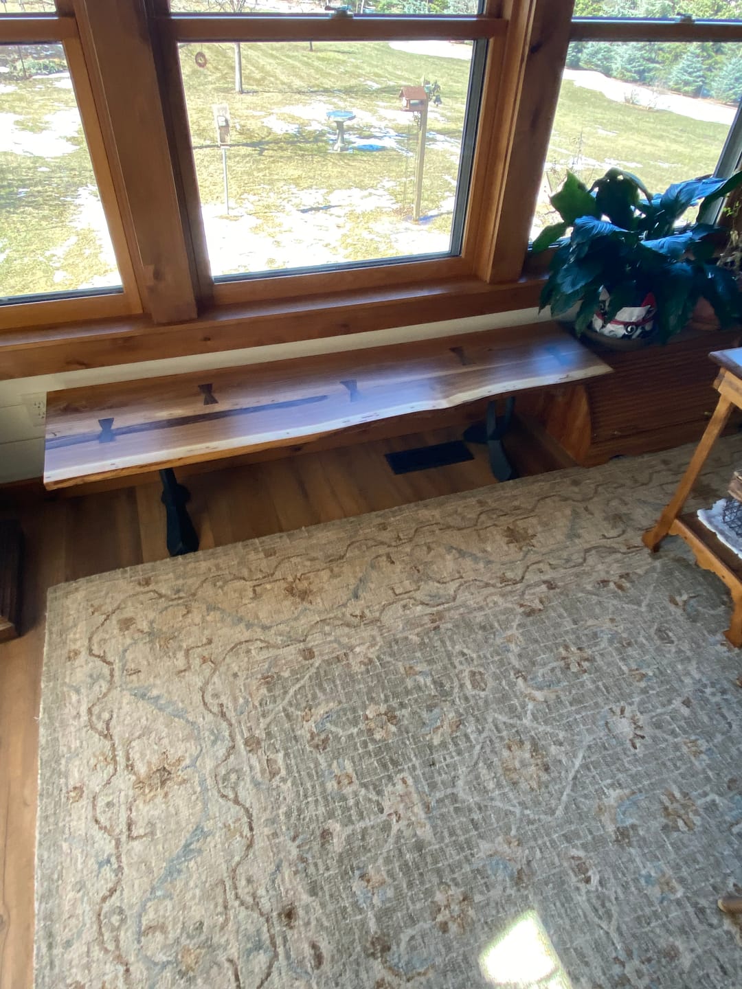 Customer photo review of Bench Legs 108/128 Curva 16" H Curved Metal Furniture Legs