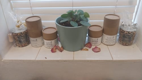 Customer photo review of EARTH SKIN BALM - ESSENTIAL OIL FREE - 100 G