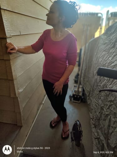Reviewer seen from the side, wearing a JuvaBun Messy Bun that creates a full updo in her dark hair.
