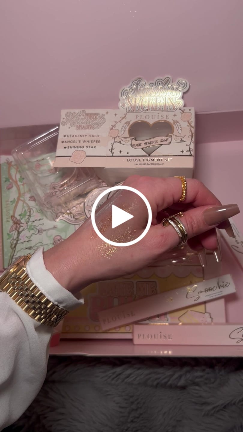 Customer video review of Stardust Secrets Loose Glitter Eyeshadow Pigment Set