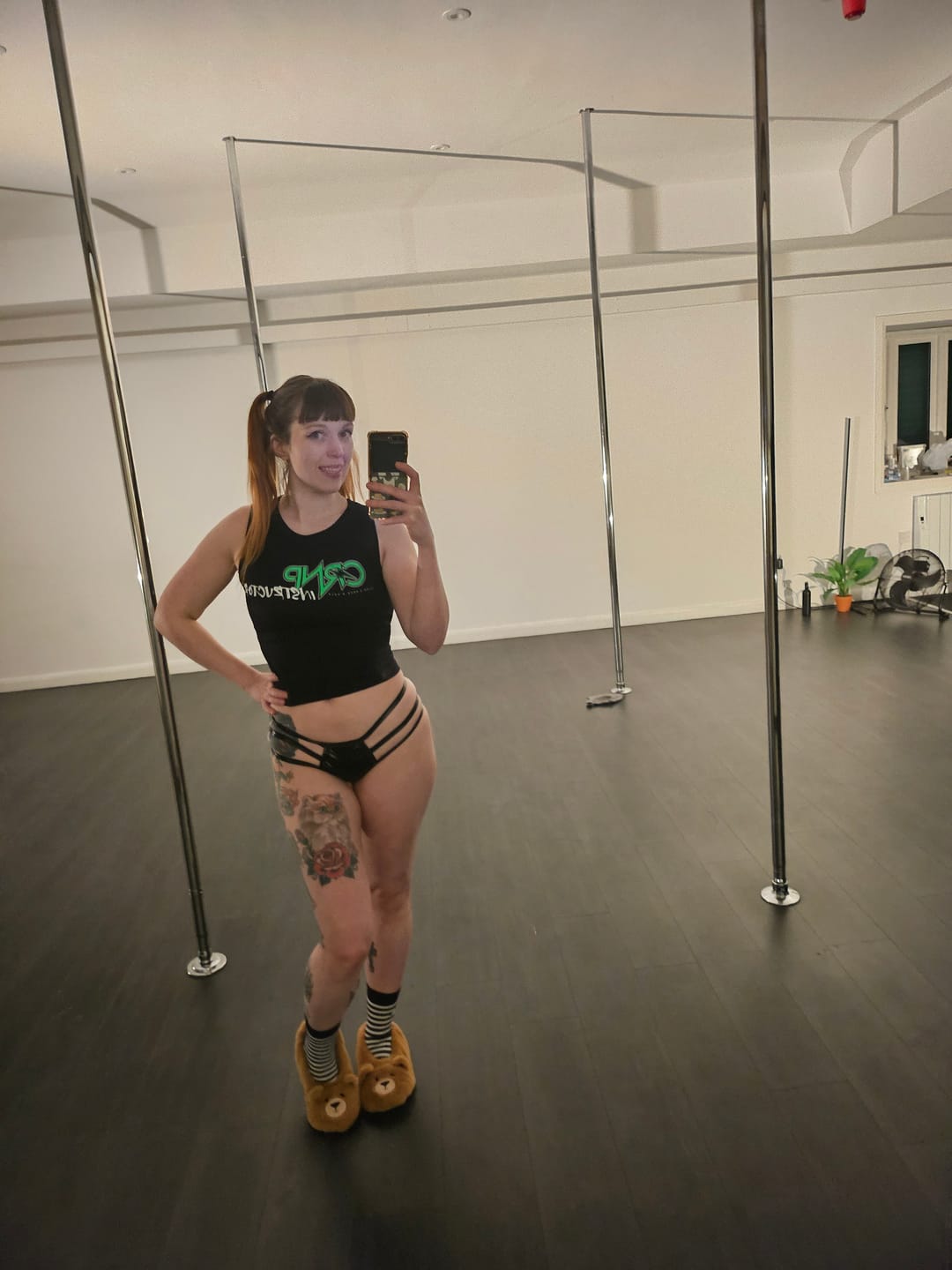 Customer photo review of Heroine Liquid Skanky Pants