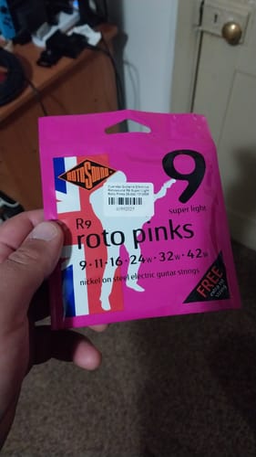 Customer photo review of Cuerdas Eléctrica Rotosound R9 Super Light Roto Pinks 09-42