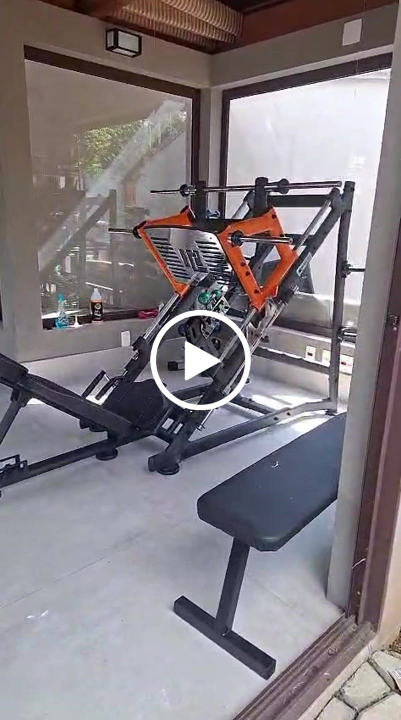 Customer video review of Multi Crossover Smith Com Rack Integrado + Barra Guiada