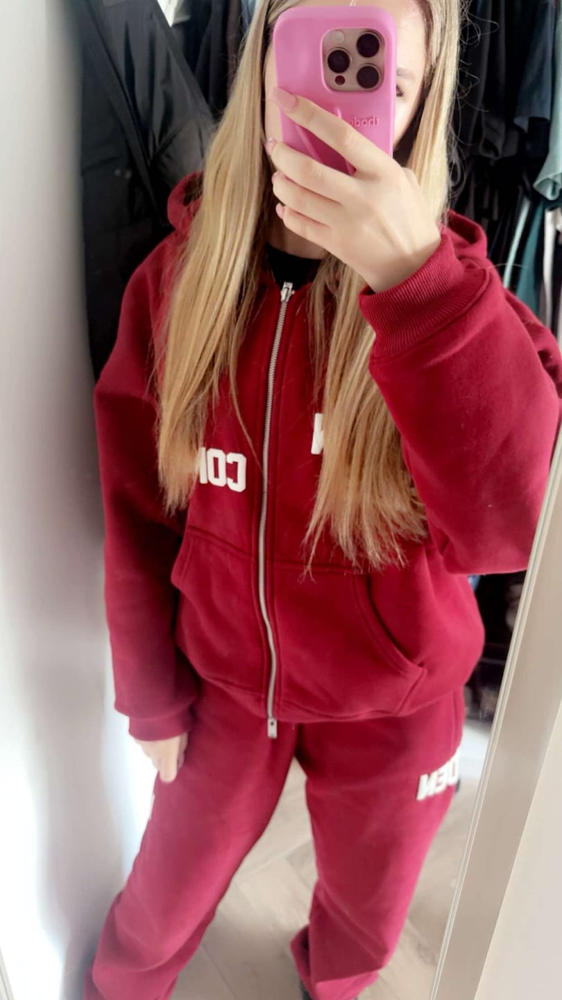 Customer photo review of GATED COMMUNITY STRAIGHT LEG SWEATPANTS BURGUNDY