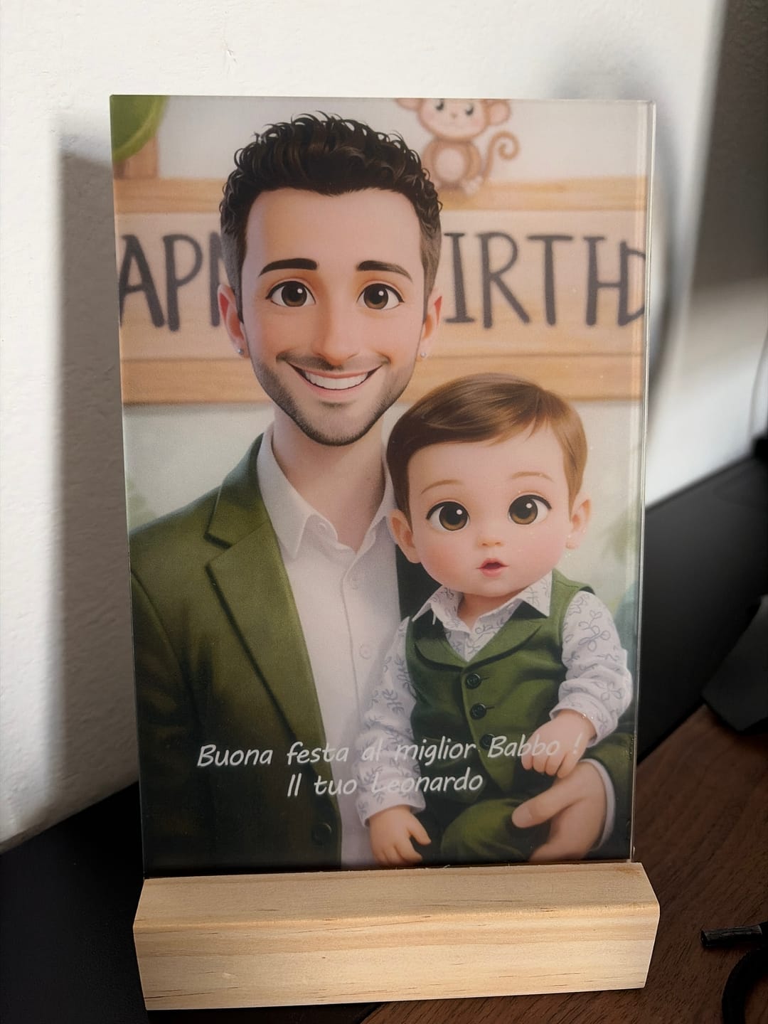 Customer photo review of Cartoon Love – Espositore in acrilico personalizzato con effetto cartoon per papà e famiglia