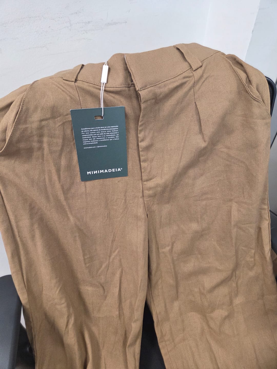 Customer photo review of Calça Pantalona Graviola Marrom Claro