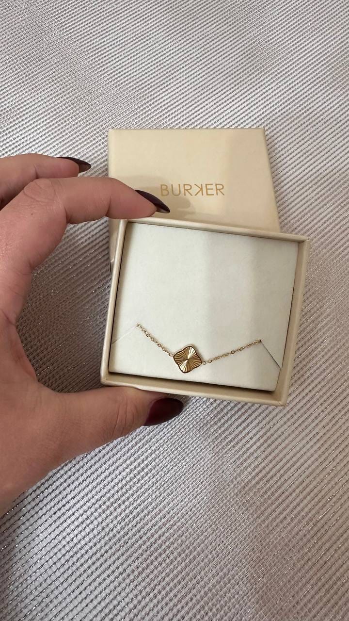 Customer photo review of Flora Gold Bracelet