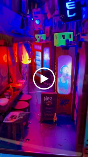 Customer video review of Neo Ramen MiniAlley – A Cyberpunk DIY Diorama Booknook