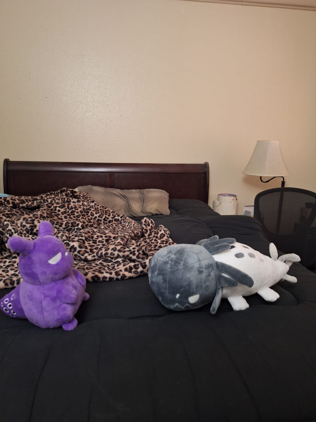 Customer photo review of Rain World - Glowing White Lizard Plush