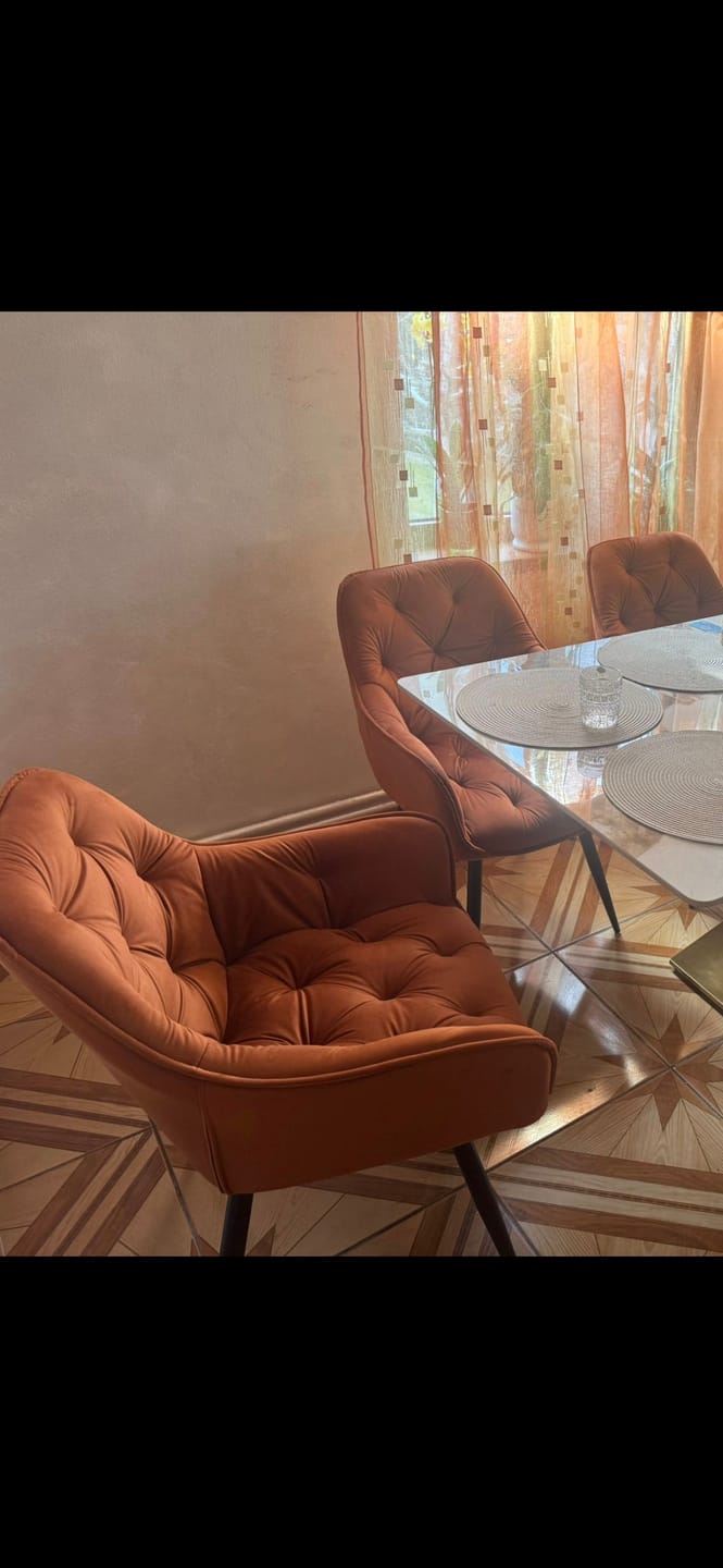 Customer photo review of Scaun tapitat modern CHERRY, caramiziu/negru, stofa catifelata/metal, 57x58x87 cm