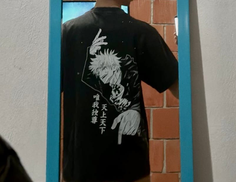 Customer photo review of Camisa Satoru Gojo ACID WASH - Jujutsu Kaisen