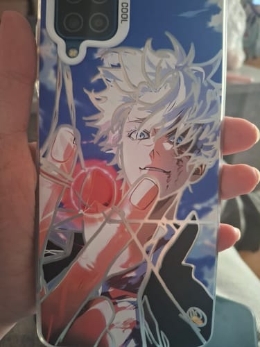 Customer holding a phone with the Satoru Gojo - Jujutsu Kaisen case, showing the glossy, detailed character artwork.