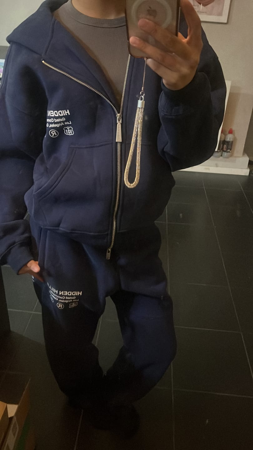 Kundenfoto-Bewertung von LABEL ZIP HOODIE NAVY