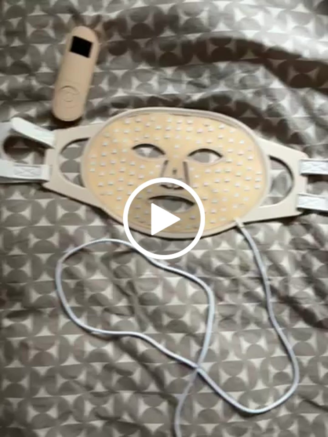 Customer video review of Skinboosting LED mask